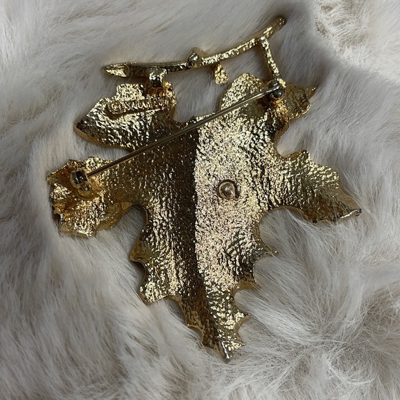 Gorgeous Gold 1960’s Maple Leaf Brooch - Picture 4 of 5